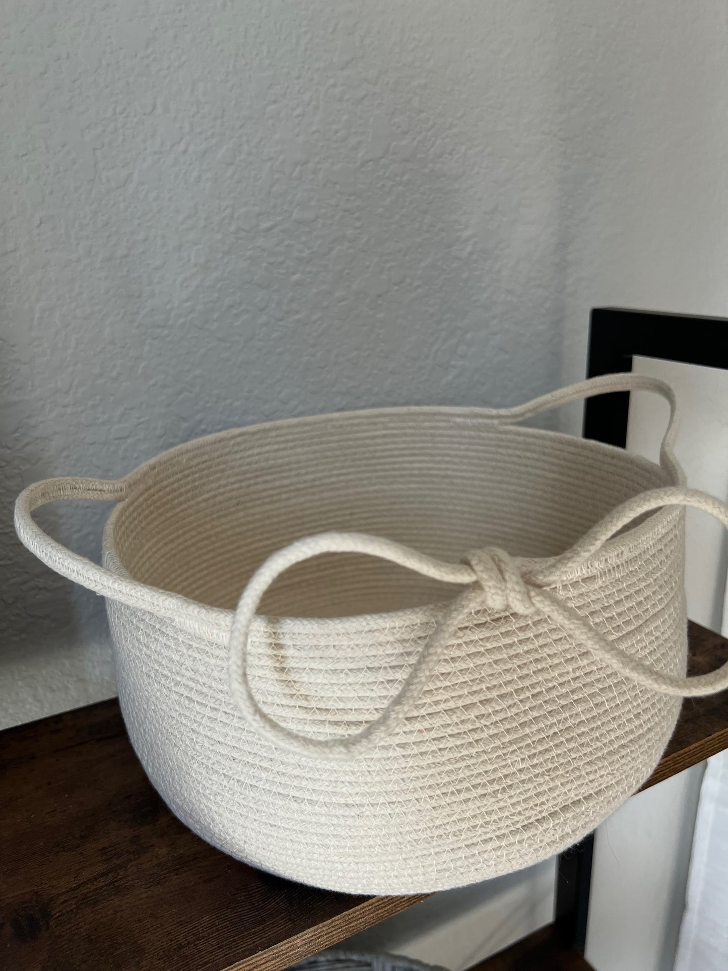 Round Basket with Bow