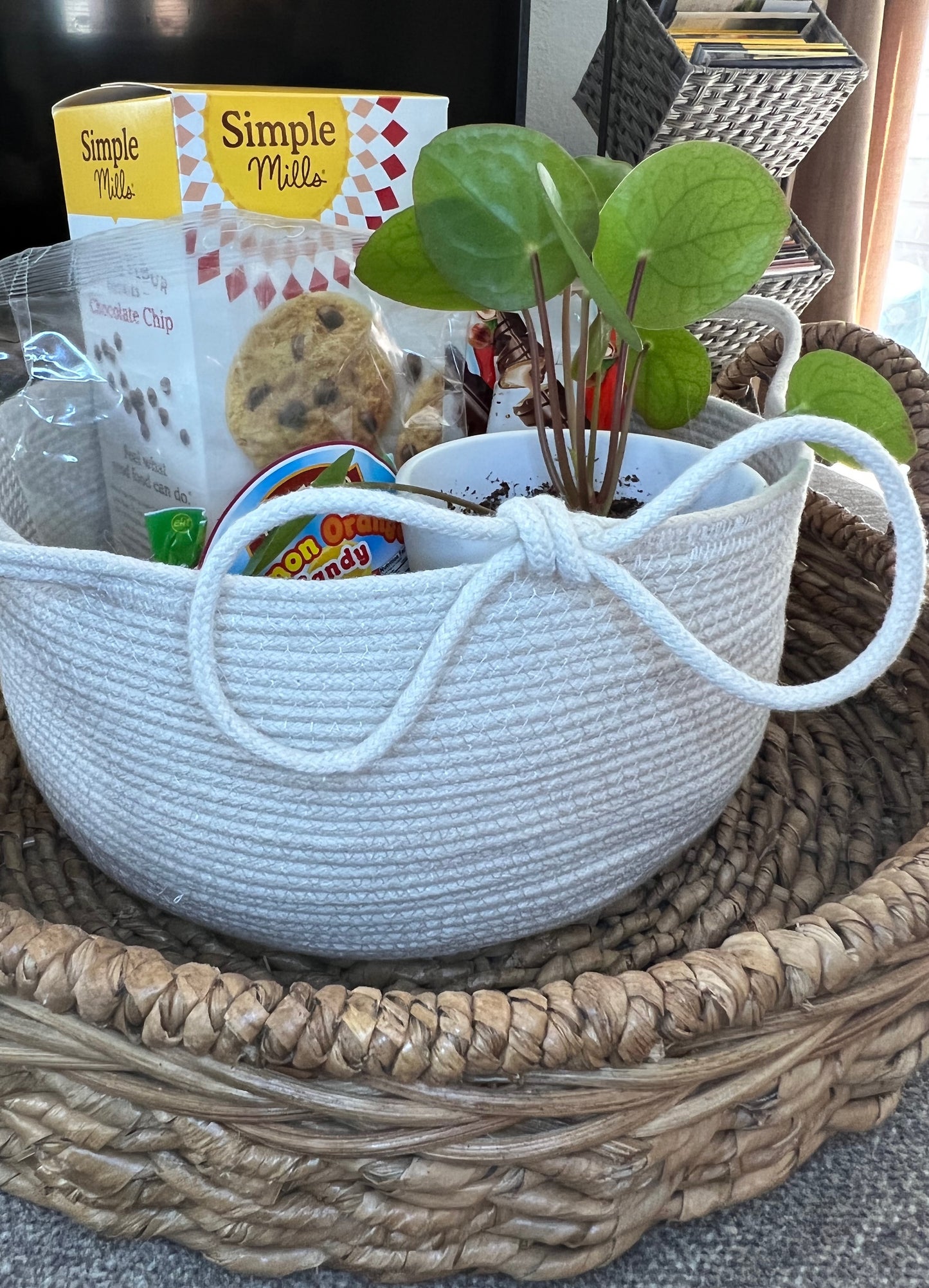 Round Basket with Bow